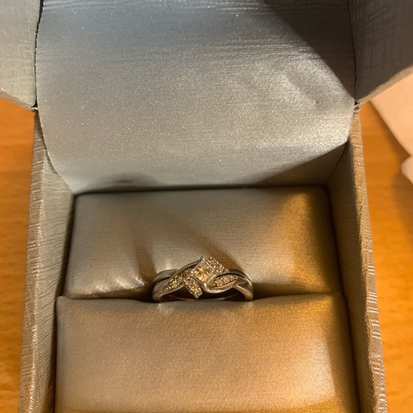 1/4 CT 10KWG wedding set (2 pieces) see photos from Zales originally $879 sz 4.5 - Picture 4 of 6
